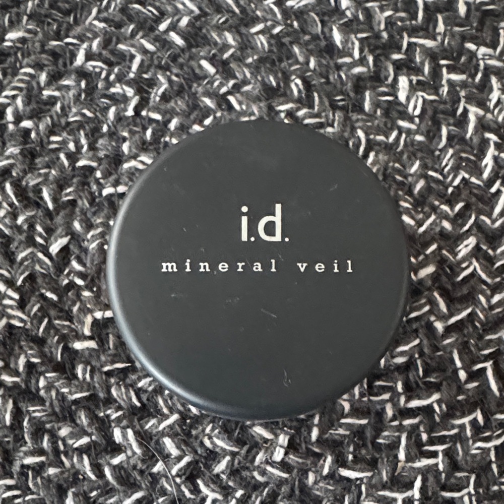 bareMinerals i.d. Mineral Veil Compact in Black
